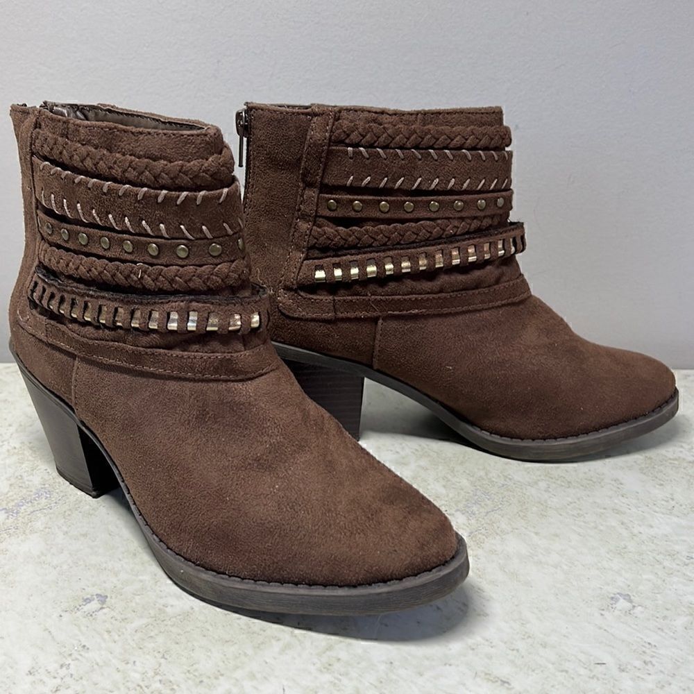 Sugar Western Brown Braided Wrap Ankle Boot Size 8